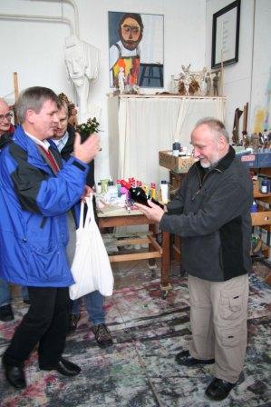 Der Künstler in seinem Atelier